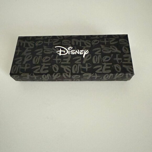 NWT - Disney Winnie The Pooh Adult Casual Sport Analog Quartz Watch - Picture 7 of 16